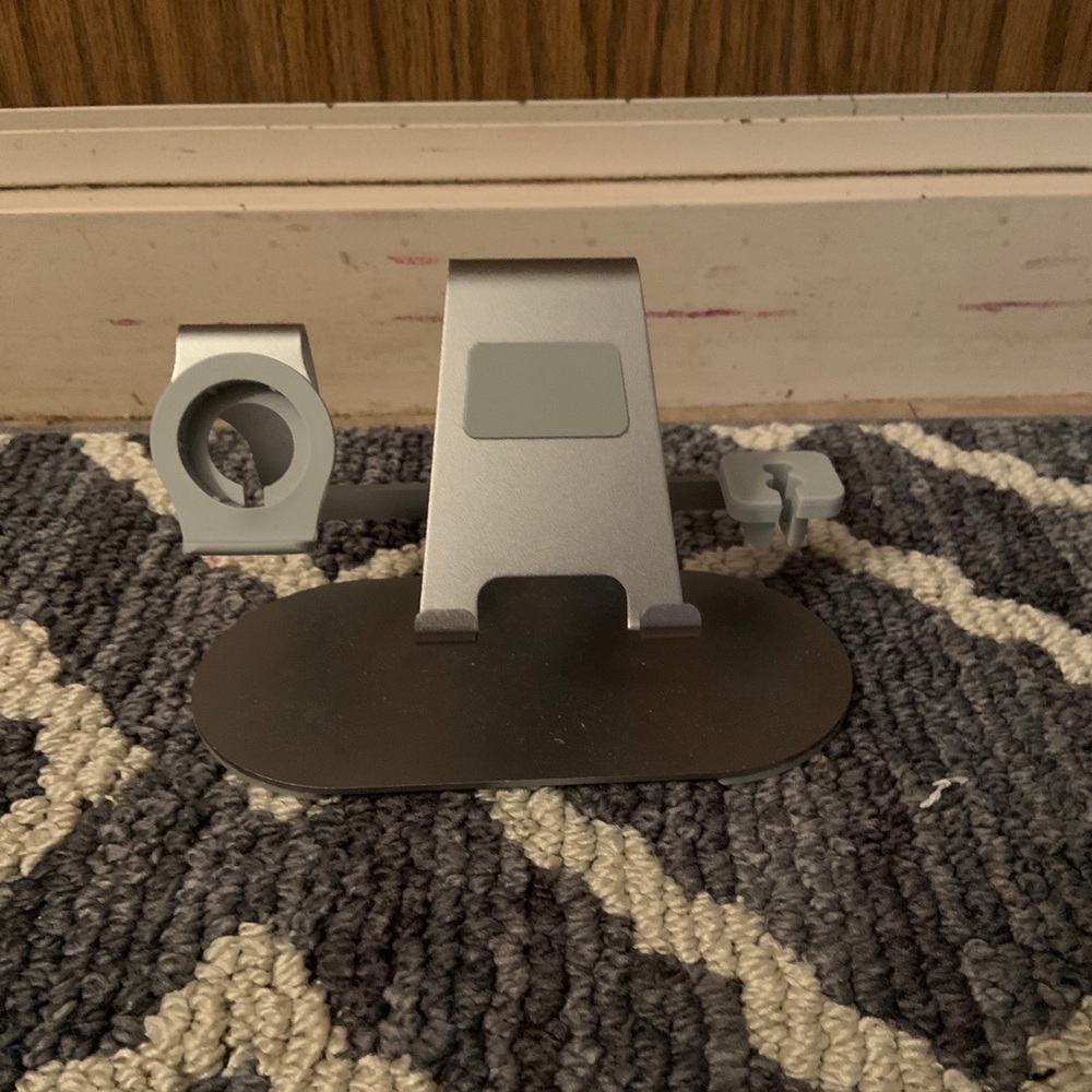 3 in 1 charging station for Apple products